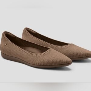 Women's VIVAIA FLAT PRO TAUPE SIZE 7 NEW